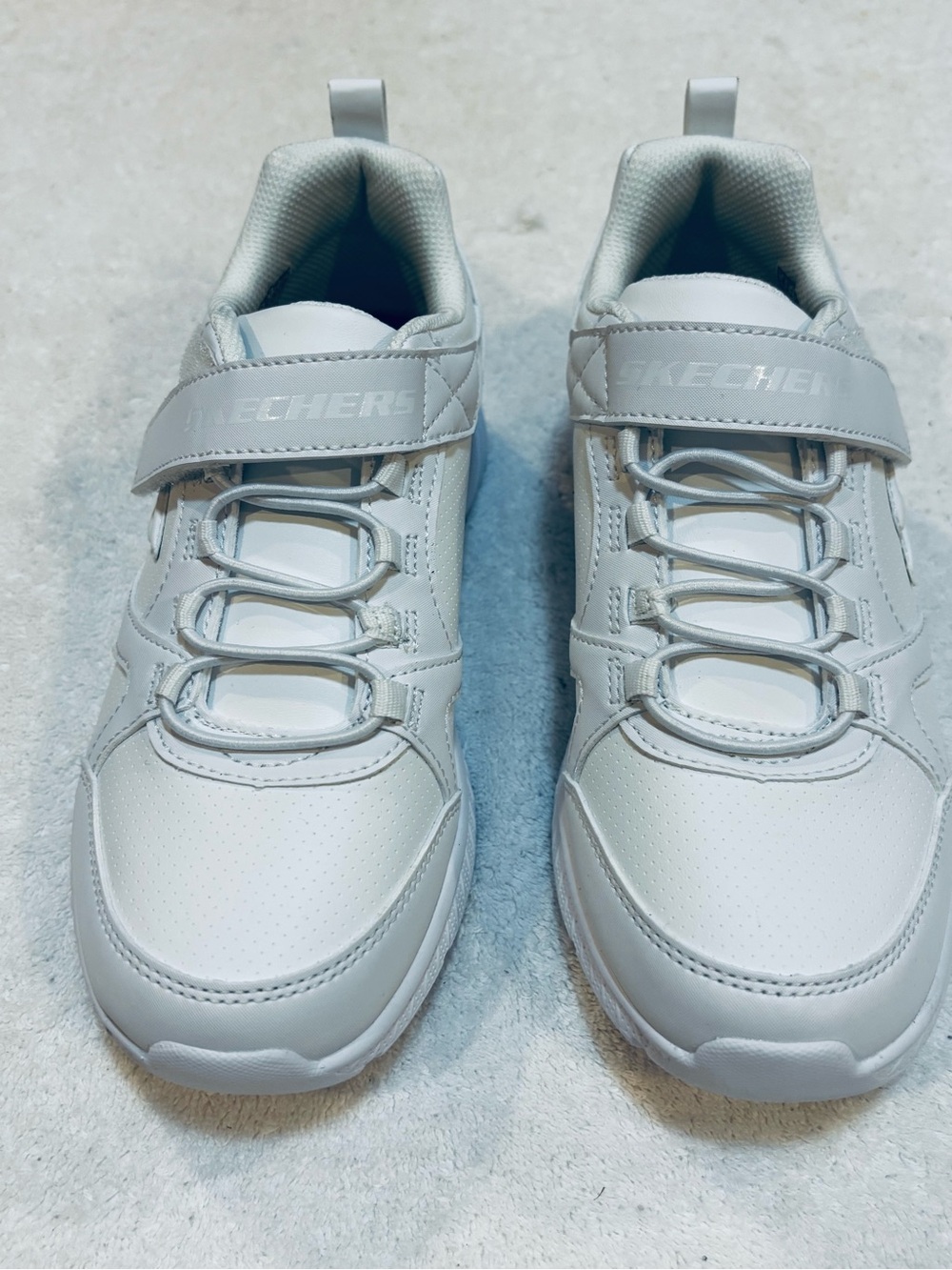 Brand New Pure White Slip-in Girl’s Skechers - Size 4 - Box 81 - Picture 2 of 5
